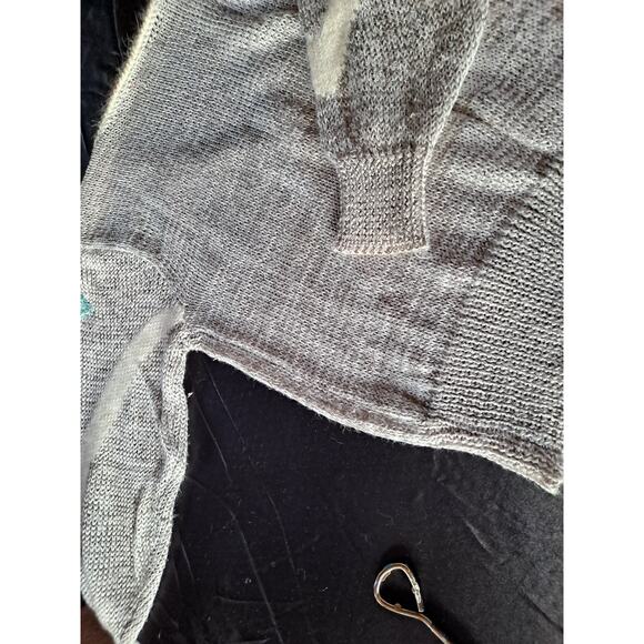 Vintage Ginenne Soft Fuzzy V-neck Sweater Tight Ribbed Hem & Sleeve Size M - Picture 6 of 6